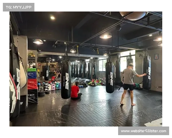 弗兰克减重达标，与刘春瑞二番战规则改为分指手套泰拳